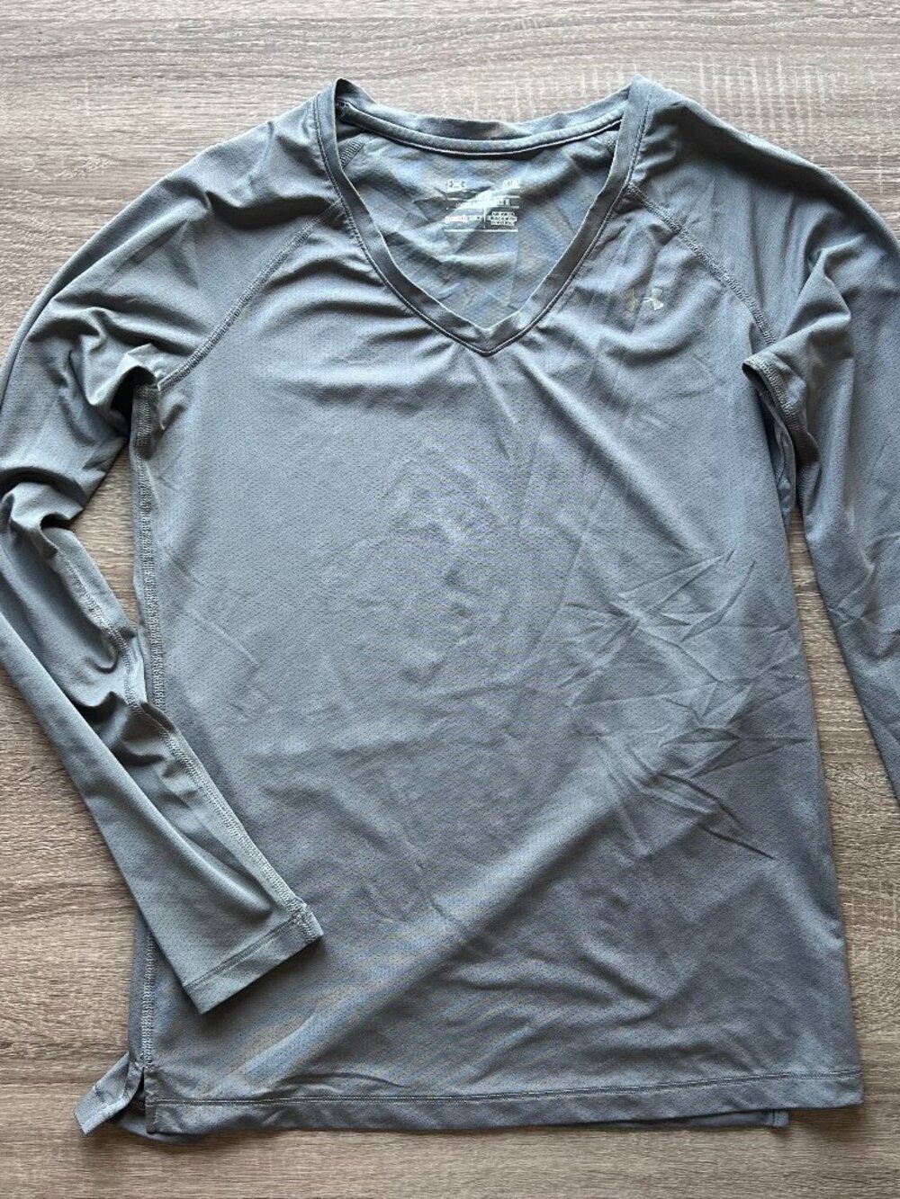 Under Armour Grey V-Neck Long Sleeve Athletic Shirt Moisture Wicking